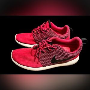 Mens Nike Roshe run hot pink size 11